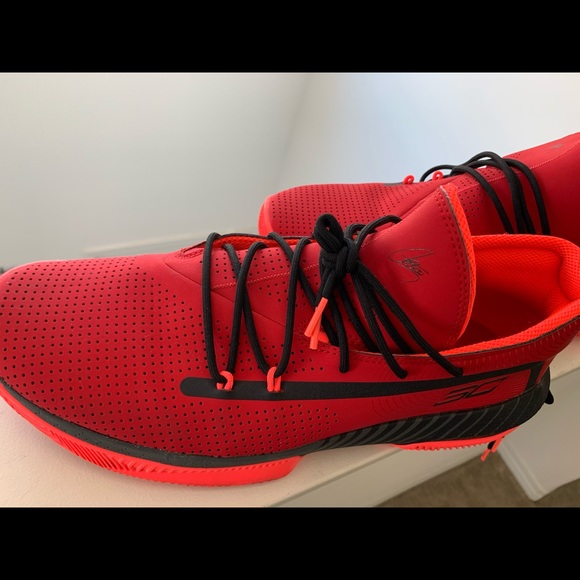 Steph Curry Under Armour UA SC 3Zero III - Picture 2 of 2